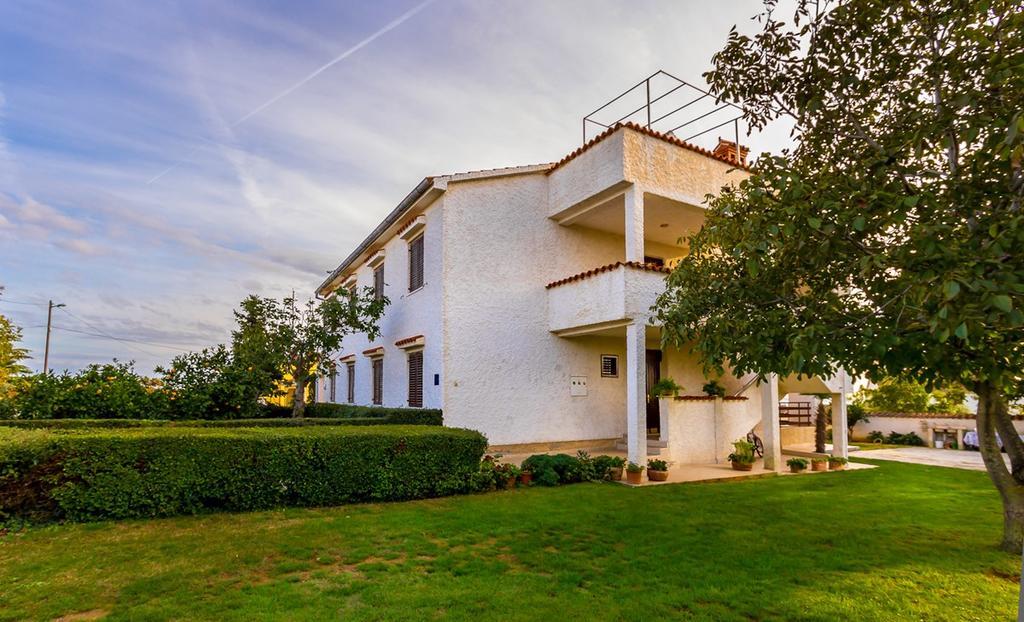 Apartments Milka Medulin Exterior photo
